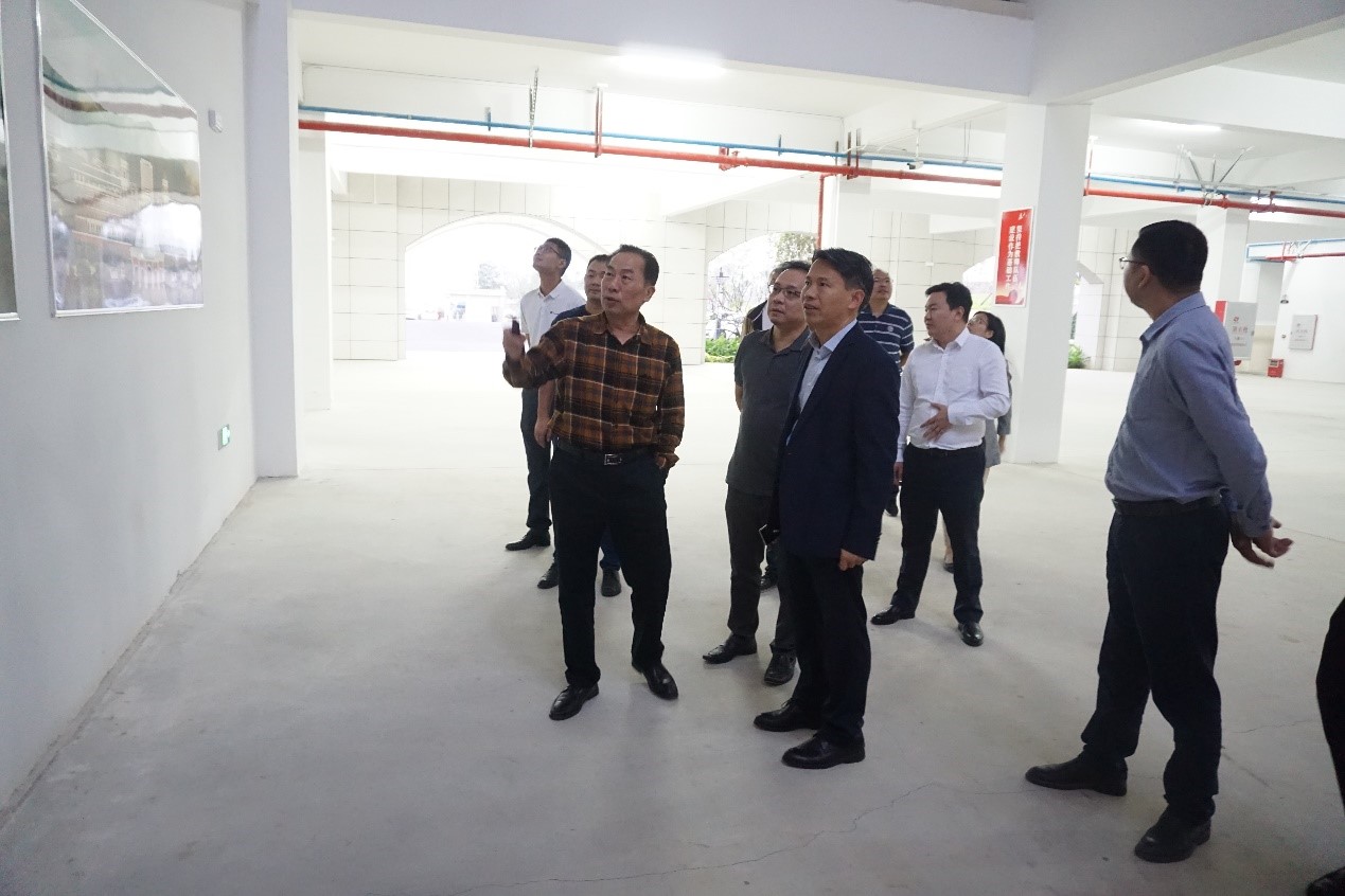高要区委书记陈德陪深入了解学院发展规划.jpg